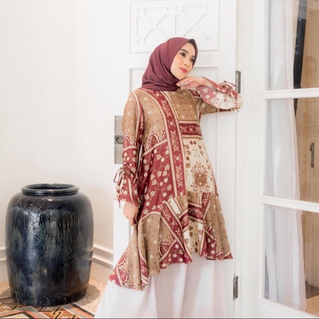Lalita Tunik WEARING KLAMBY