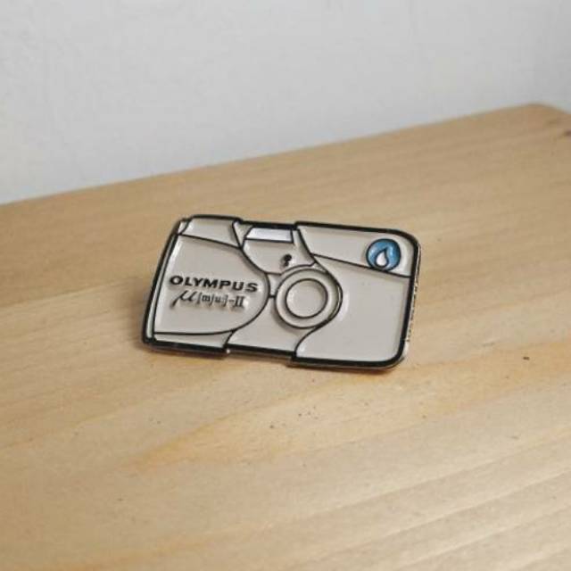 LOCAL ANALOG - Enamel Pin Olympus Mju ii - Pin kamera lucu Olympus mju ii
