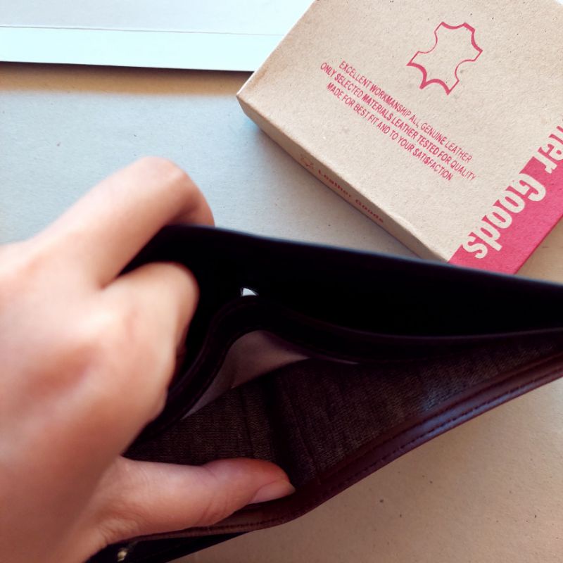 Dompet Pria Kulit Sintetis Branded Fashion Lvs Hitam Lipat