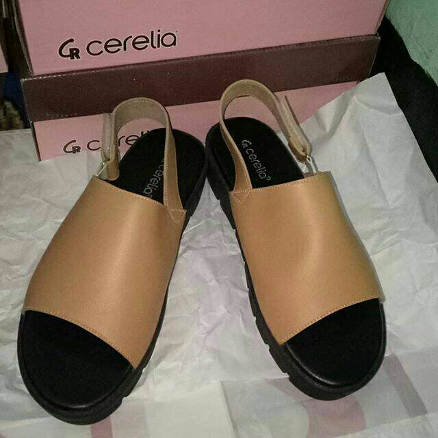 Wedges Branded Cerelia tag harga Rp.389.000