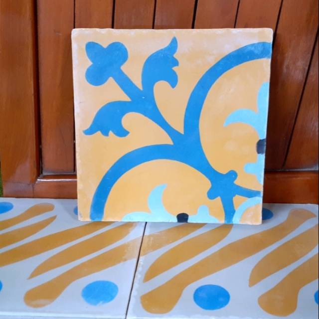 TEGEL MOTIF KUNO KLASIK RETRO