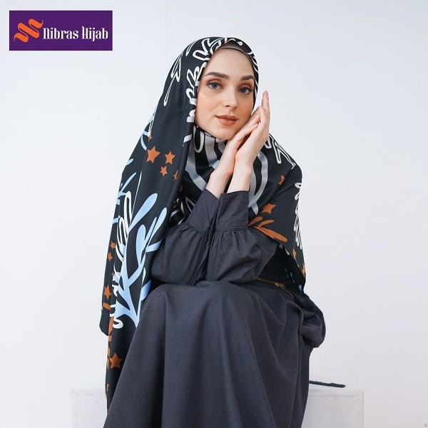 NIBRAS HIJAB FRESSIA KLIM BAHAN SATIN VELVET HIJAB SEGIEMPAT MOTIF ELEGANT