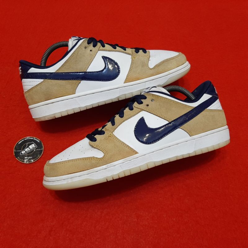 SEPATU NIKE SB DUNK LOW SIZE. 42 (SECOND BRAND)