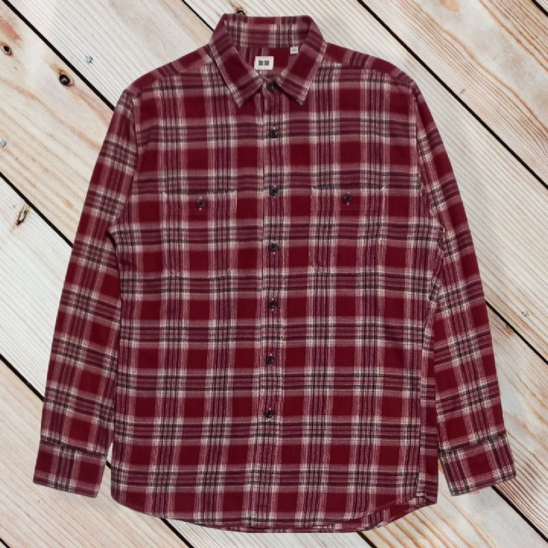 baju kemeja flannel brand Uniqlo merah putih hitam