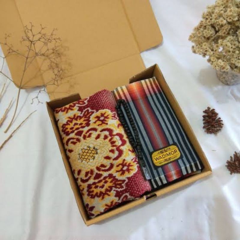 

hampers perlengkapan sholat cowok