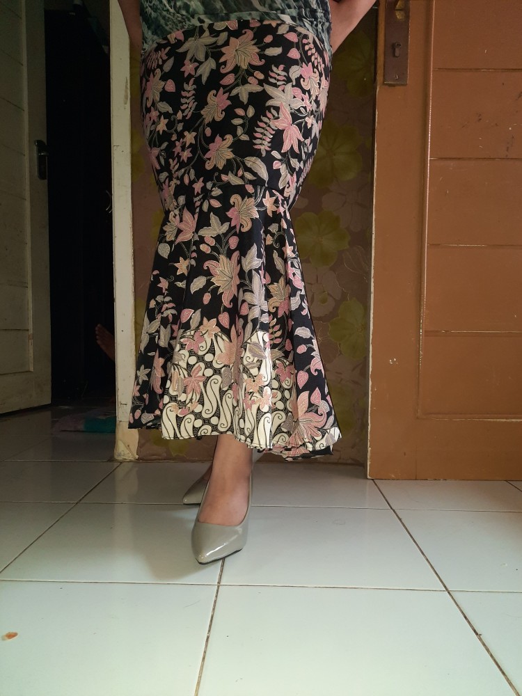 Couple Batik Dan Rok / Sarimbit Batik  Motif Bougenvile Hitam