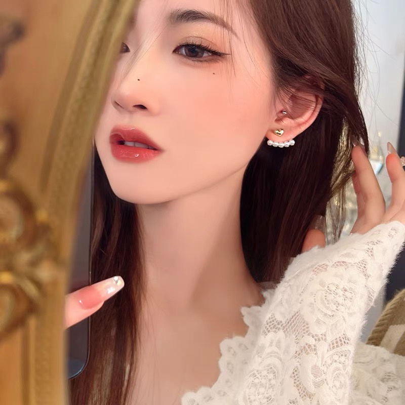 YEEZII Anting Stud Hypoallergenic Bentuk Hati Aksen Mutiara Warna Emas Gaya Retro Untuk Wanita