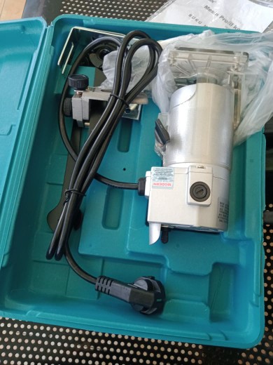 Modern M-2700 Mesin Profil (trimmer)