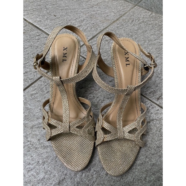 Preloved XML Gold Glitter High heels