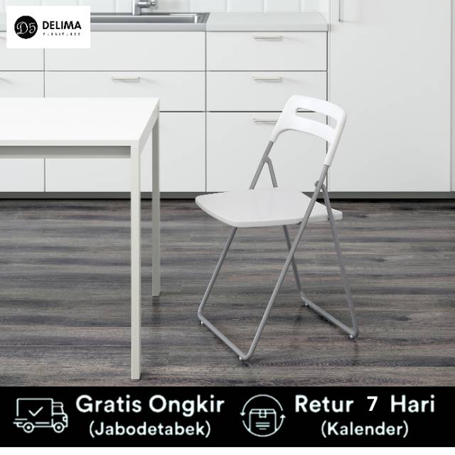 Folding Chair Kursi lipat dalam ruang warna perak/putih