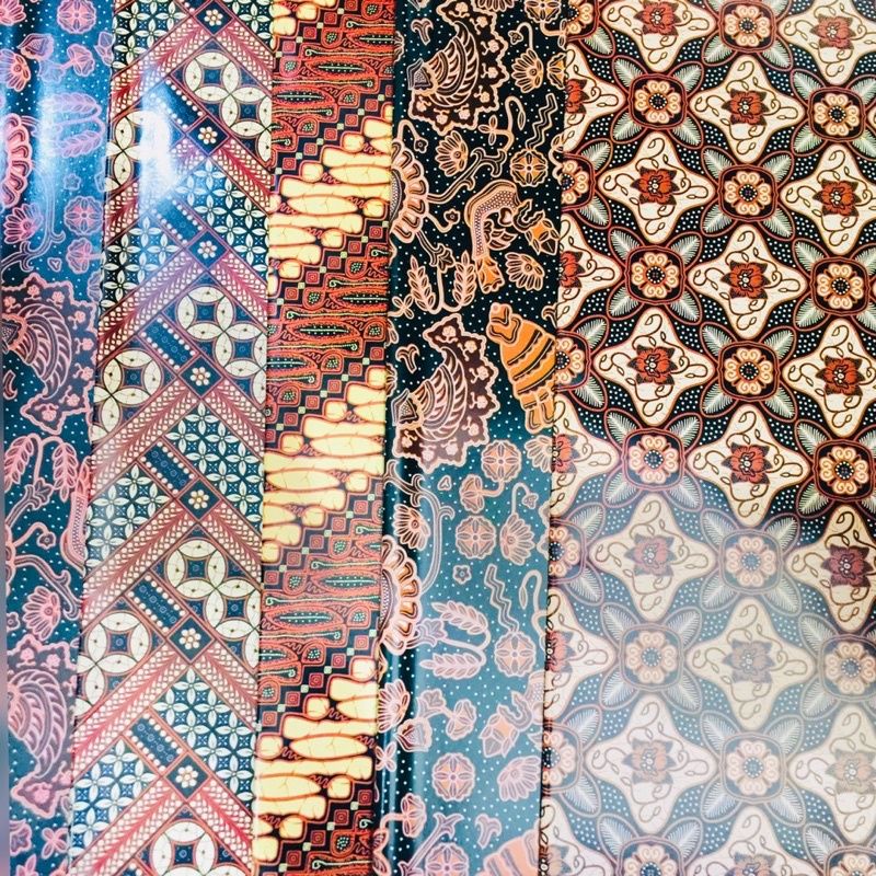 

Kertas Kado Batik 1 pak isi 50 lembar (Motif Campur)