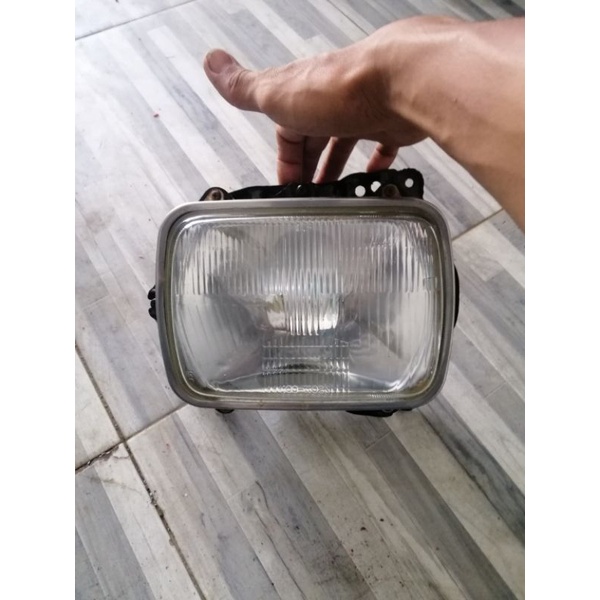 lampu depan L 300 atau carry atau kijang kotak original Koito