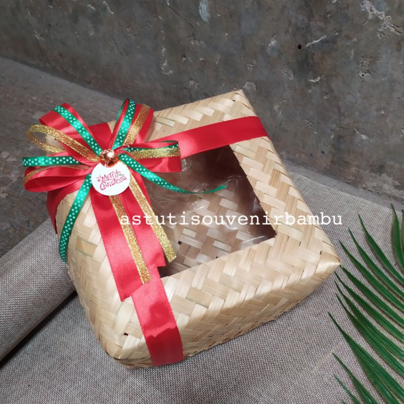 

BESEK PACKAGING PREMIUM 20-25cm Tutup MIKA free PITA TEMA NATAL