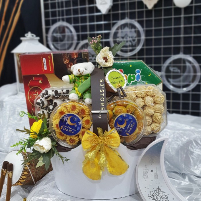 

Paket box hampers lebaran kue kering toples murah 34