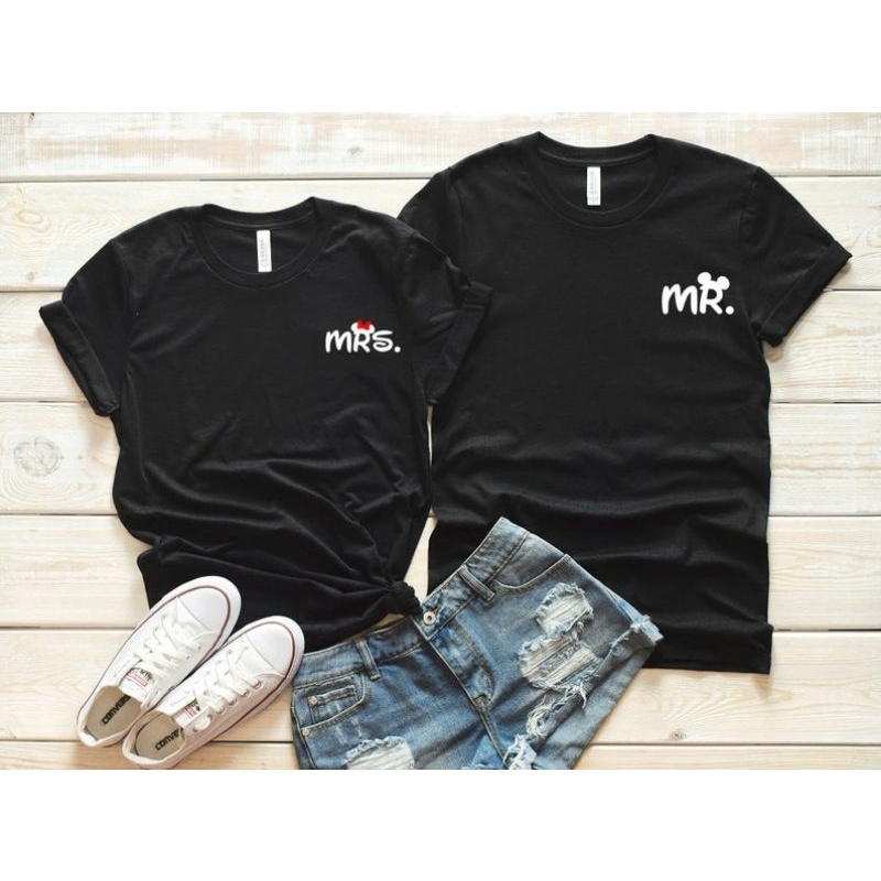 (M - 6XL) Kaos Mr &amp; Mrs (CUSTOM TAHUN) T-Shirt OVERSIZE BIGSIZE Match COUPLE Honeymoon Anniversary Gift For Family Couple