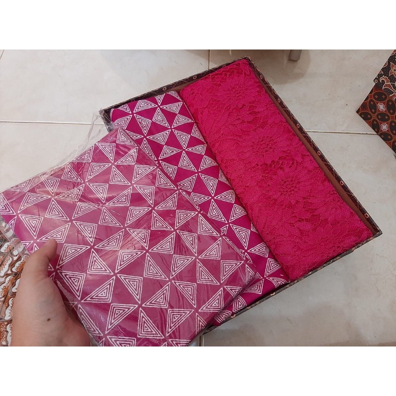 bahan buat kebaya atau gaun + bahan kemeja (couple)