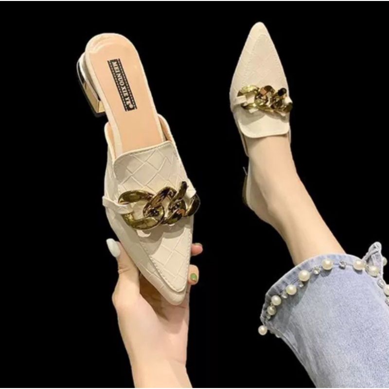 Kode SS20010 Sandal Wanita Import WC SandalPrice : IDR 175.000(Tersedia Size 36-340, With Box)
Origi