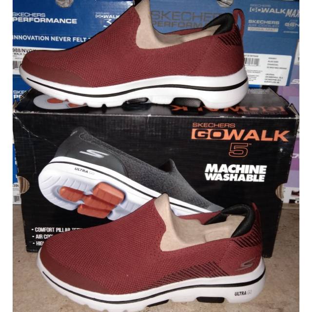 Original 100 % Sepatu Casual Slip On Skechers Men Go Walk 5 Burgundy