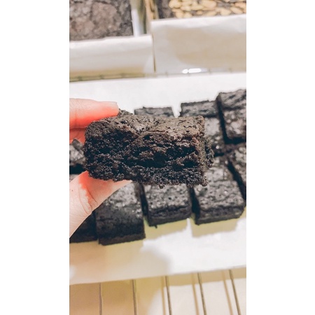 

BROWNIES PANGGANG PREMIUM STARBUCKS DARK CHOCOLATE 20x10 MELIBROWN BAKERY