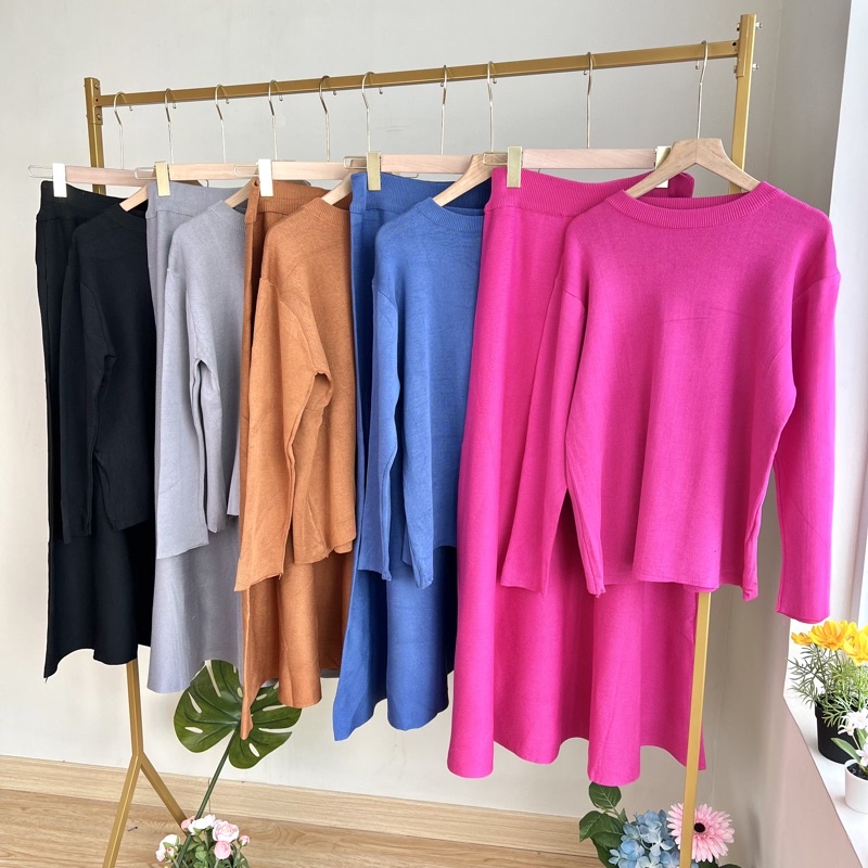 Knit One Set Skirt Naya / Baju Setelan Rajut Set Rok Wanita Polos Import