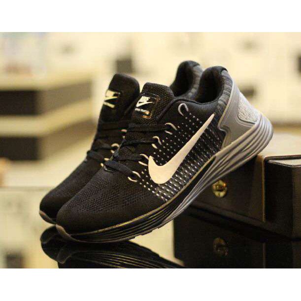 black and blue nike running shoes