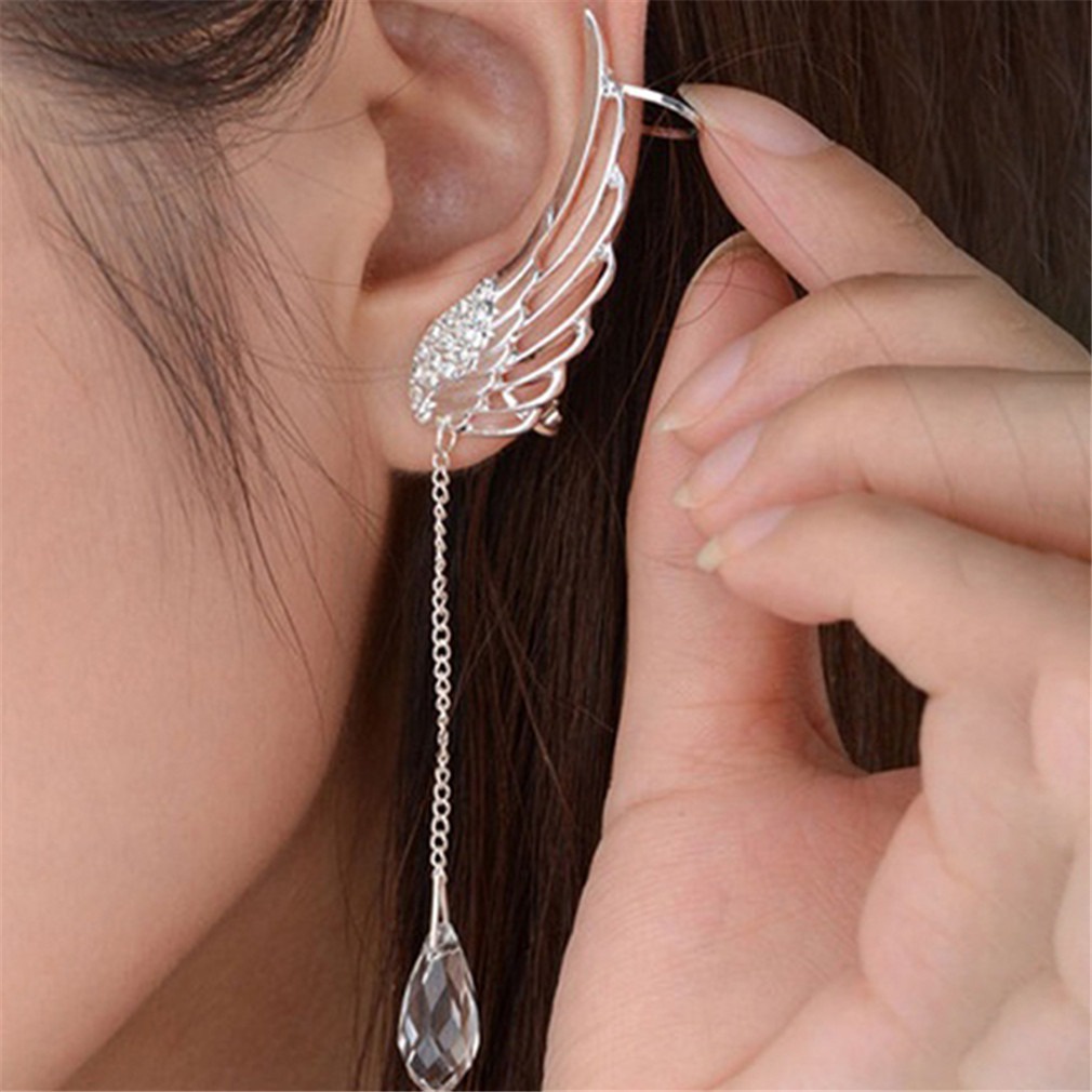 1 Pasang Anting Stud Desain Sayap Malaikat Aksen Kristal Warna Silver Gaya Vintage Untuk Wanita