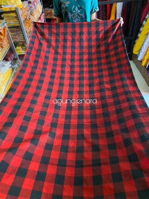 KAIN POLENG KOTAK CATUR BALI HALUS 140 CM