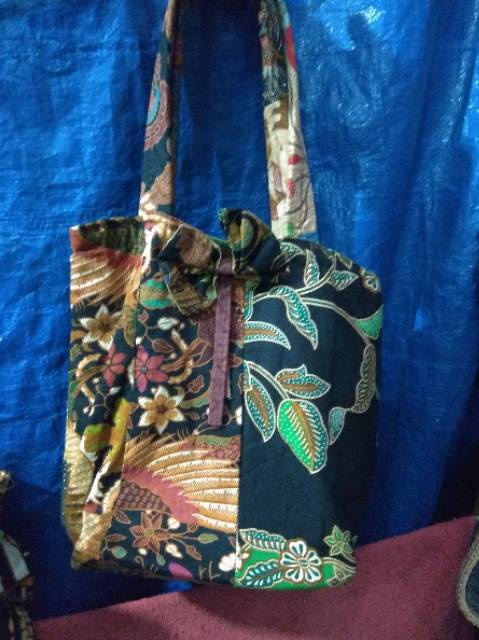 TAS BATIK PERCA DENGAN PITA 30 x 25 cm - HAND BAG WANITA HARGA MURAH SOUVENIR KHAS JOGJA