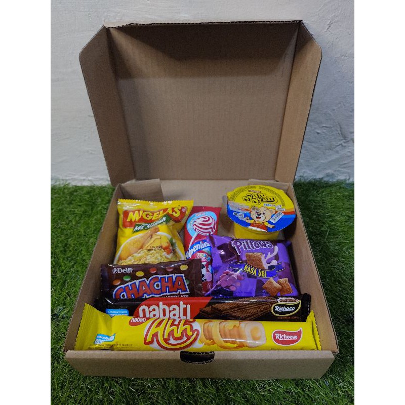 

(M)Snack Box /Bingkisan/Gift Box/Hadiah Wisuda/Hadiah Ulang Tahun