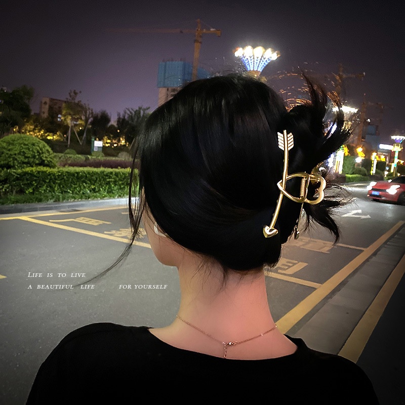 LOVE ARROW HEART METAL HAIRCLIP GLOSSY SHINY GOLD SILVER JEPIT JUMBO EMAS JEPITAN RAMBUT KOREA BESAR KUAT KETAT JEDAI WANITA ANAK CEPOL HAIR CLAW CLIP CAKAR PANAH SHARK ELEGAN