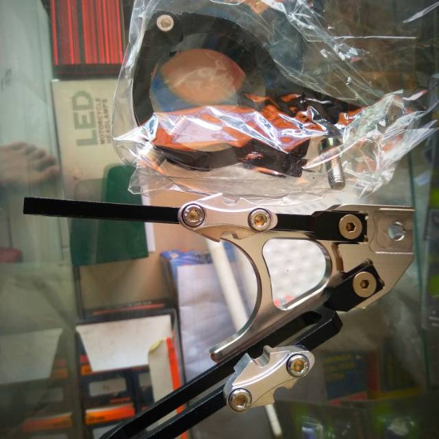 Braket selang rem variasi warna gold hitam