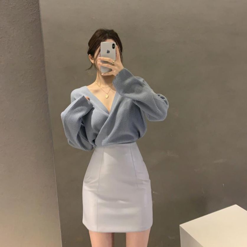 Korea feminin V-neck cross-exposed collarbone pit strip atasan sweater rajutan lengan panjang longga