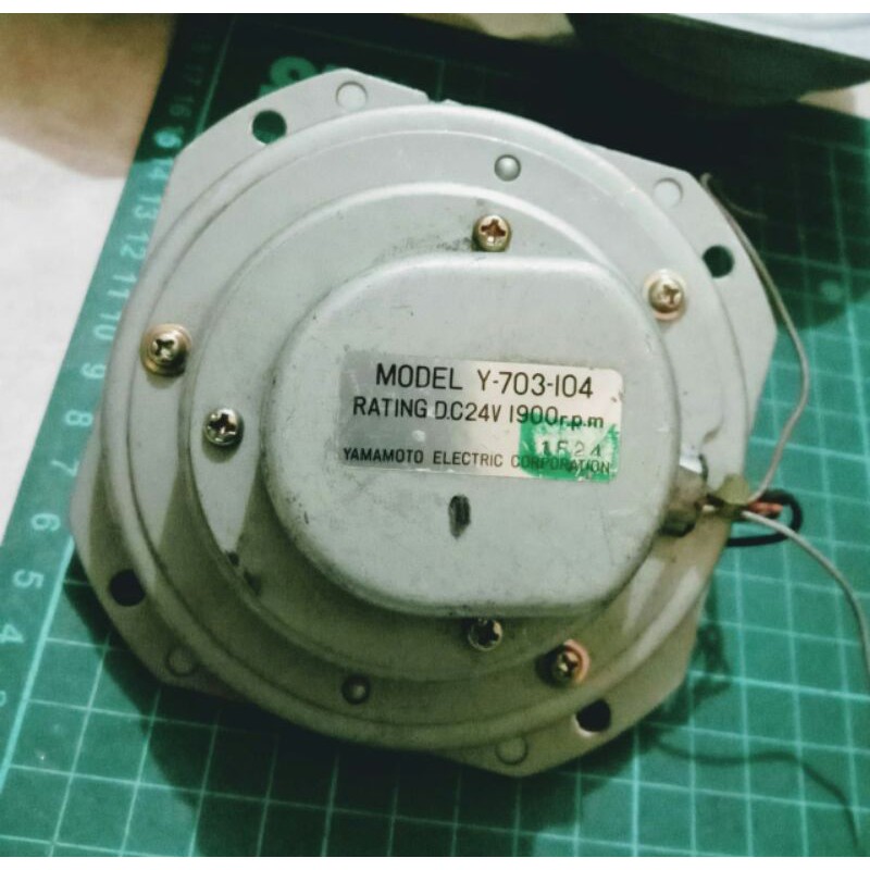 DINAMO SERVO  DC 24V 1900RPM MODEL Y-703-104