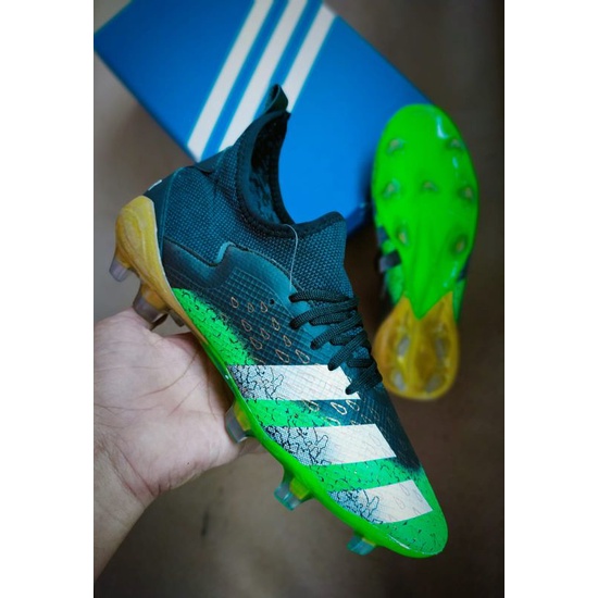 Sepatu Sepak Bola Adidas Predator Freak Terbaru