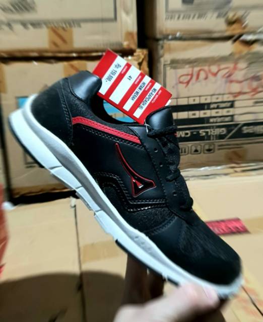  SEPATU  OLAHRAGA BUAT  CFD DI GBK ARDILES RAPIDASH SIZE 39 