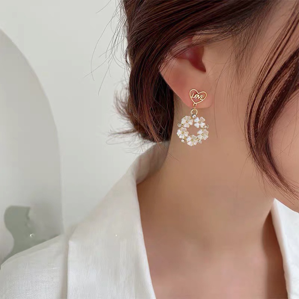 Anting Tusuk Asimetris Desain Hati Hias Mutiara + Berlian Imitasi Untuk Wanita