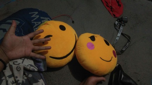 Bantal Smile Kotak / Bulat Emoticon + Gantungan / Bantal Cute / Bantal Kotak
