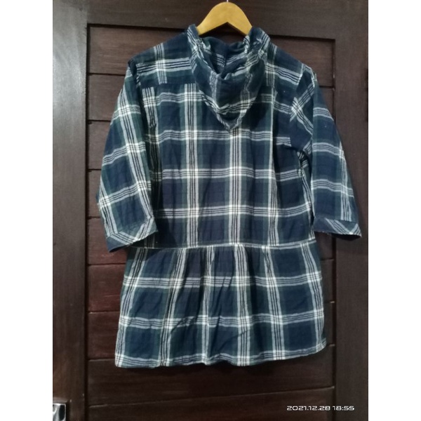 Navy hoodie blouse brand Theoria 886.preloved atasan wanita.pakaian second bagus