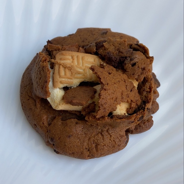 

Hot Chocolate Marshmallow Cookies ✨