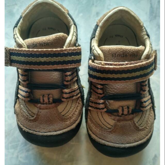Sepatu bayi stride rite