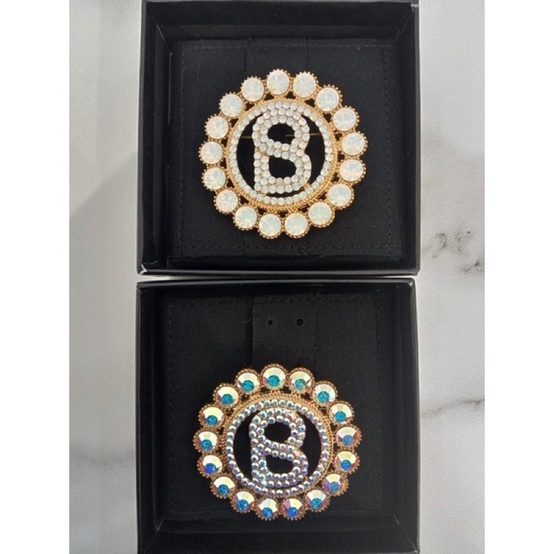 Sara Brooch Buttonscarves