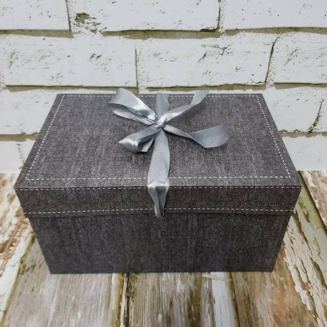 

Gift Box/ Kotak Kado/ Box Hadiah 11x13x20 cm Size S bahan karton tebal