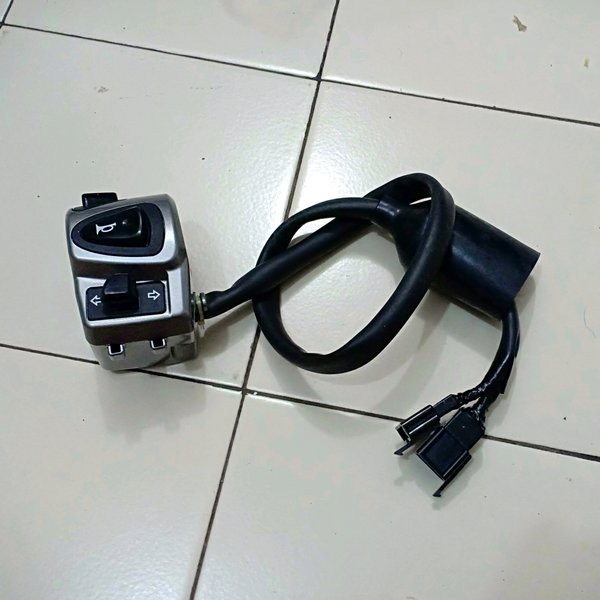 holder saklar kiri scoopy fi K16 original