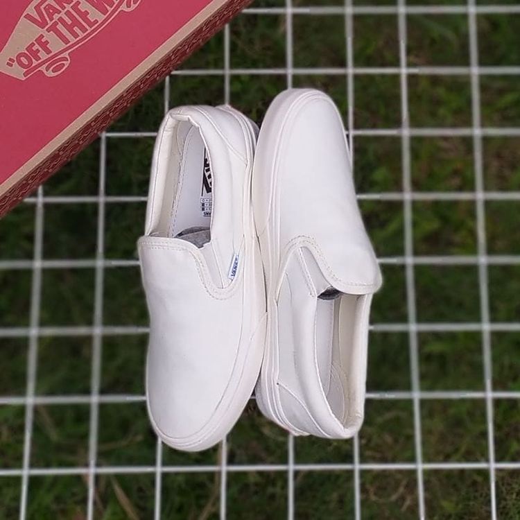 Sepatu vans slip on wanita dan pria warna putih size 36 sampai 43 bahan kanvas premium