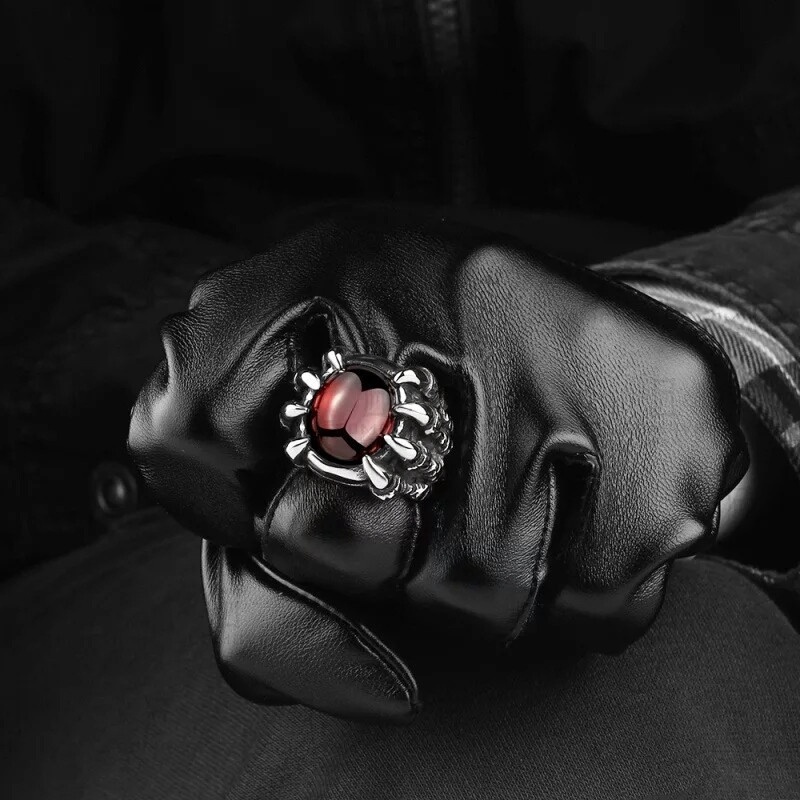 Cincin Ruby Hitam Desain Naga Enam Cakar Gaya Gothic Untuk Pria