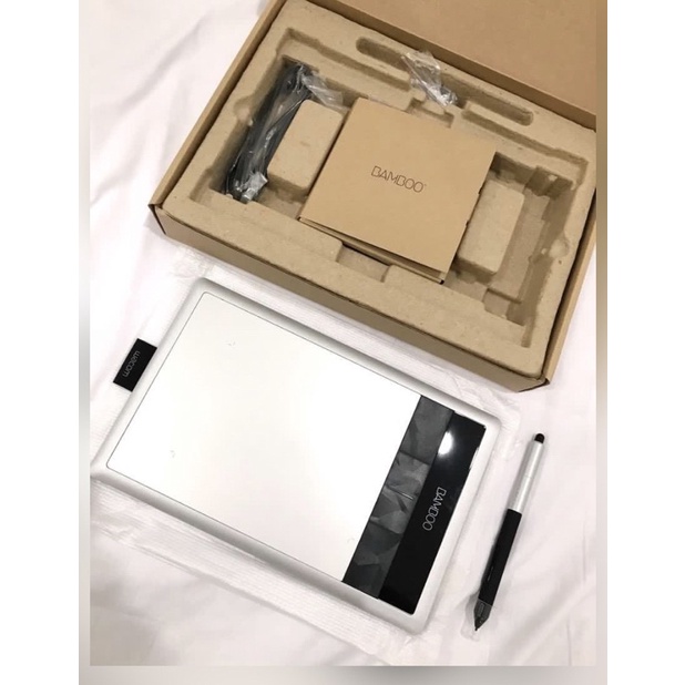 Wacom Bamboo Manga Pen & Touch Digital Drawing Tablet CTH-470