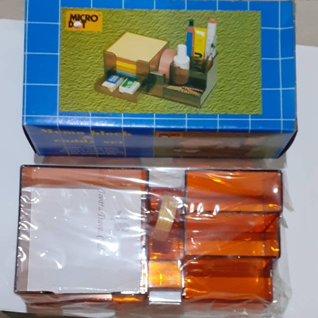 

Tempat Pensil Meja / Memo Blok & Caddy Set Microdot