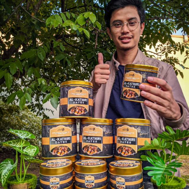 

Kurma almond Alkathiri