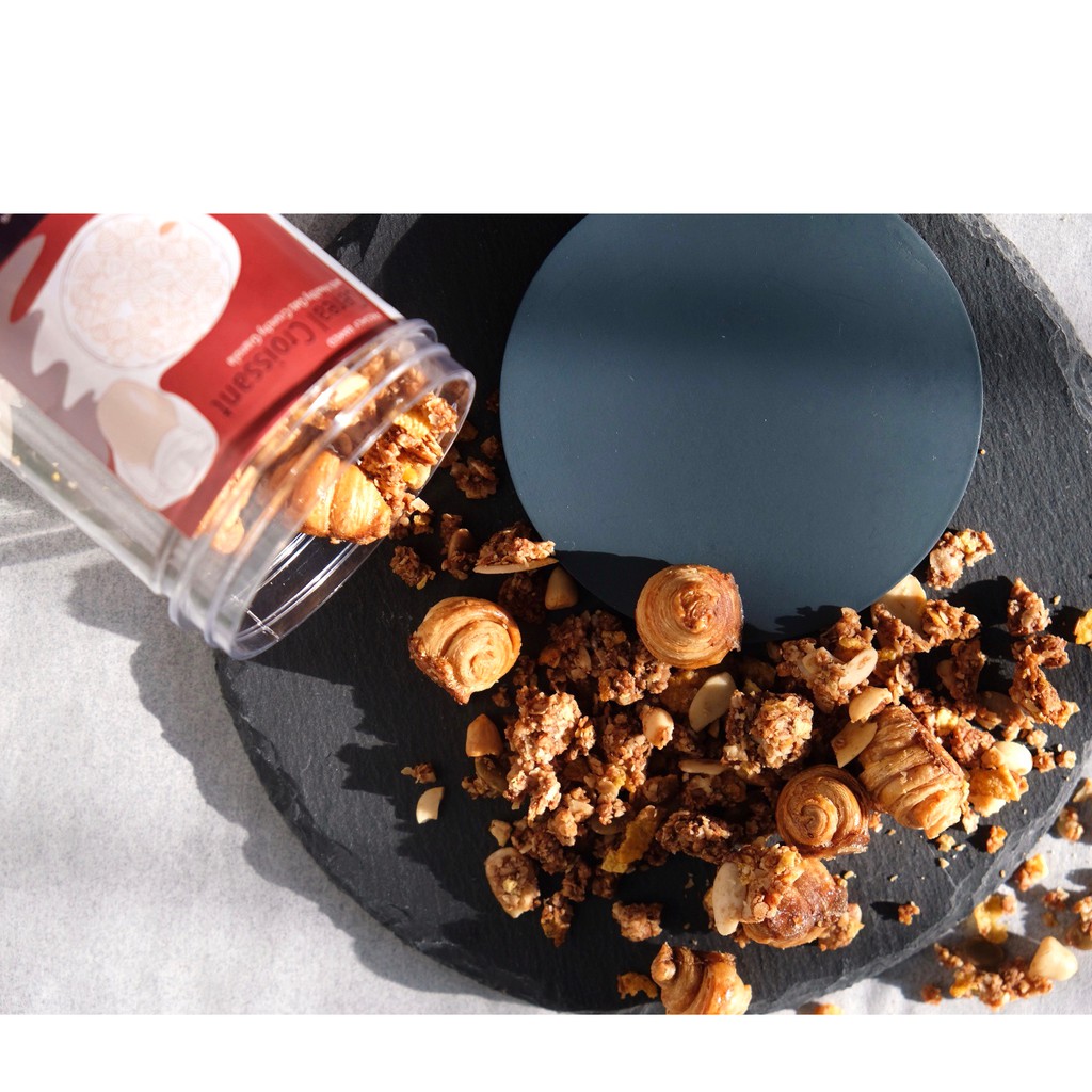 

OG Plain Cereal Croissant x Healthy Crunchy Granola Medium