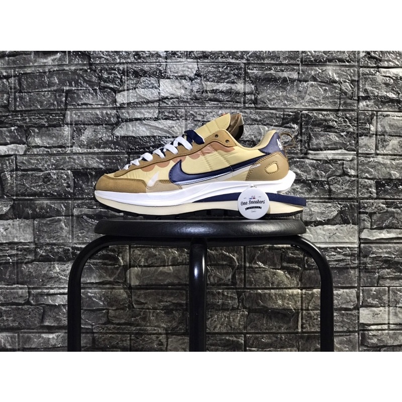 SEPATU SNEAKERS VAPORWAFFLE x SACAI BLACK SUMMIT WHITE PURE PLATINUM-SESAME